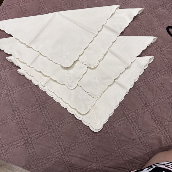 Set 6 Ivory Scalloped Edge Napkins With Shell Motif - Picture 1 of 5